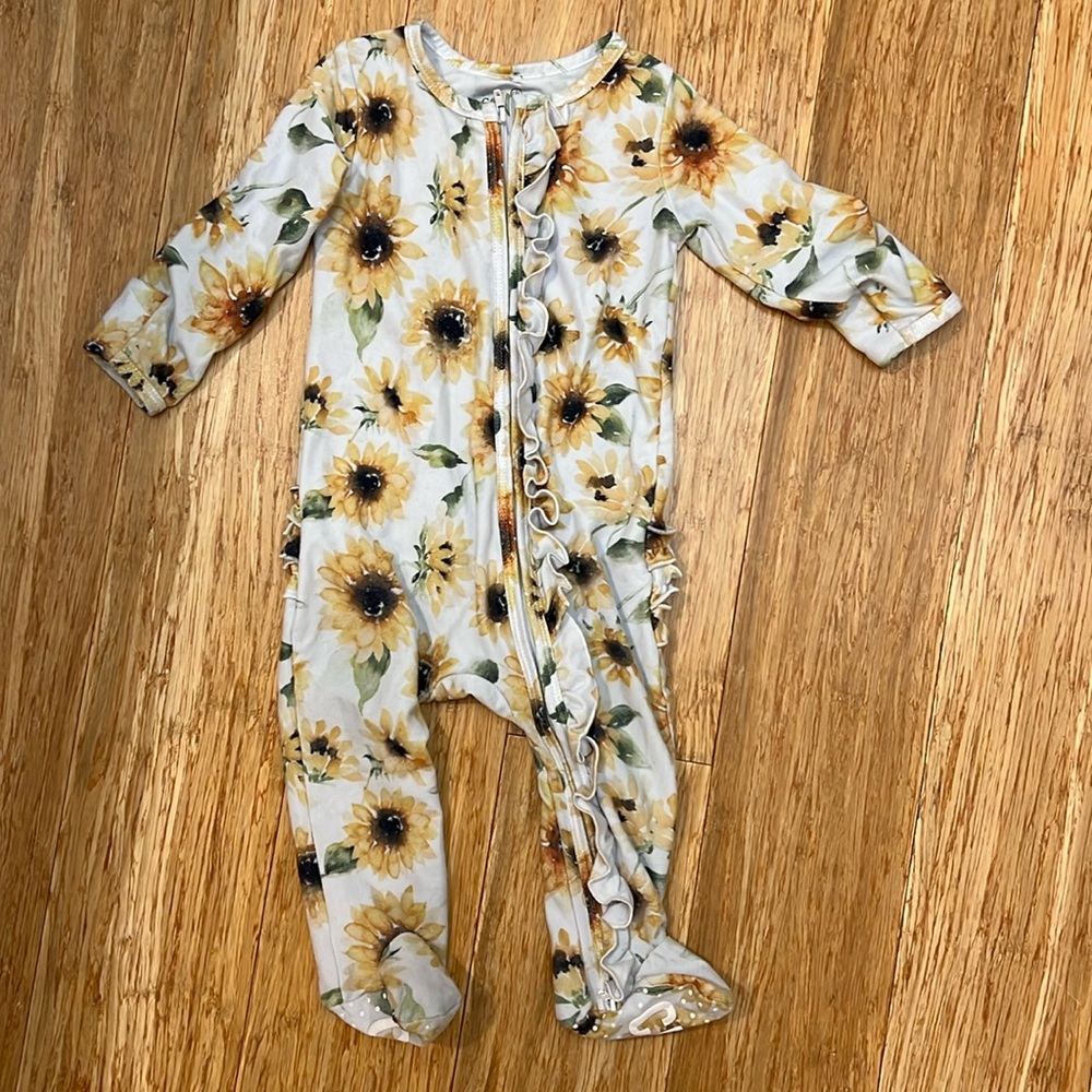 Caden Lane Ruffle Footie